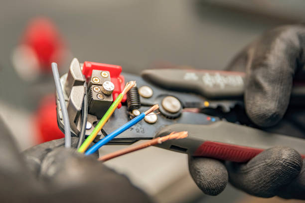 Best Affordable Emergency Electrician  in Carthage, MS